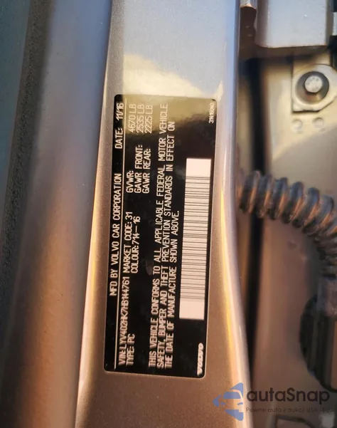 2017 Volvo S60 Premier z USA, uszkodzony, nr VIN LYV402HK7HB144761